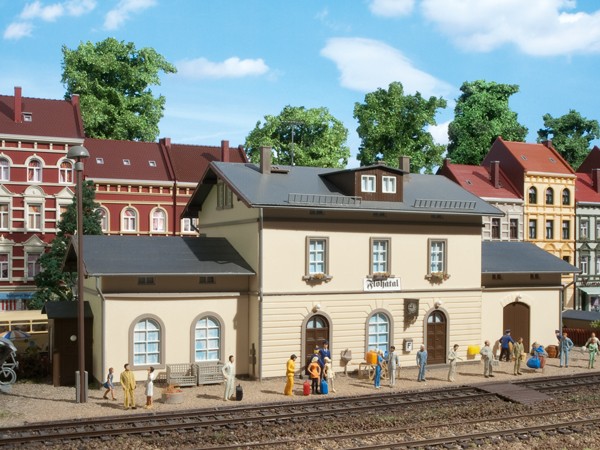 Auhagen 11368 H0-Modellbausatz, "Bahnhof Flöhatal"