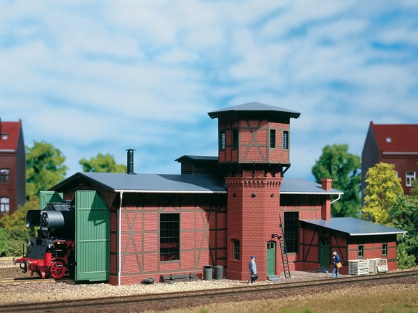 Auhagen 11400 H0-Modellbausatz, "Lokschuppen mit Wasserturm"