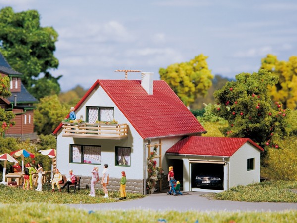 Auhagen 12222 H0/TT-Modellbausatz, Haus mit Garage