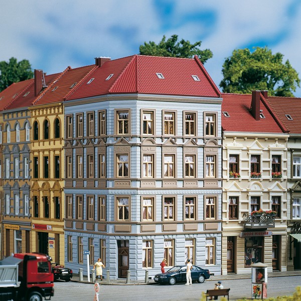 Auhagen 11391 H0-Modellbausatz, (Mehrfamilienhaus) - Eckhaus "Schmidtstrasse 11"
