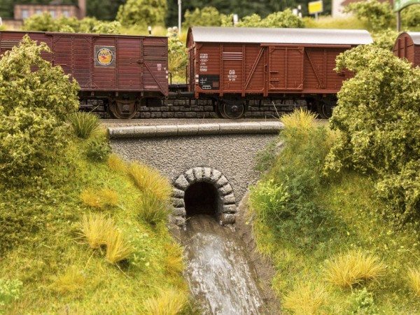 Noch 58296 Wasserdurchlass, "Bruchstein" (Tunnel)