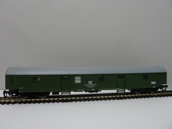 Tillig 13619 TT-Schnellzugpostwagen Ep. V, der "Deutschen Bundes Post", eingestellt bei der DB