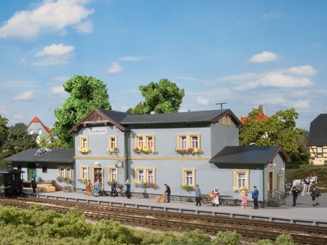 Auhagen 11329 H0-Modellbausatz, "Bahnhof Radeburg"