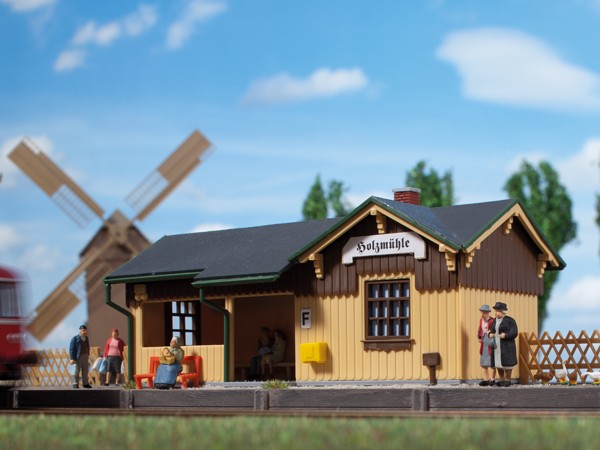 Auhagen 11357 H0-Modellbausatz, "Kleiner Haltepunkt Holzmühle"