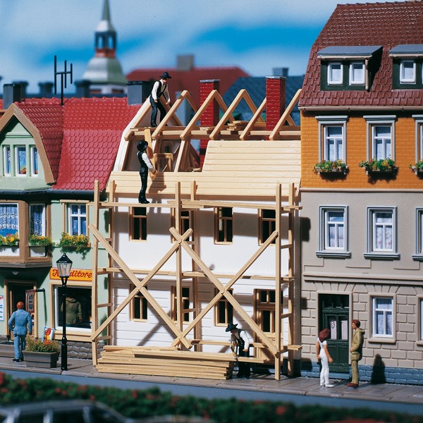 Auhagen 12270 H0/TT-Modellbausatz, Stadthaus in Renovierung