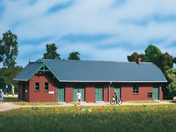 Auhagen 13314 TT-Modellbausatz, Bahnhofstoilette mit Stallung