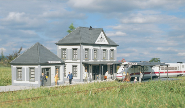 Piko 62004 G-Bahn-Modellbausatz, Überdachter Bahnsteig
