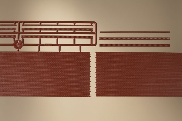 Auhagen 43658 TT 2-Dekorplatten, "Ziegelmauern mit Zahnfriesvarianten" (verpackt)