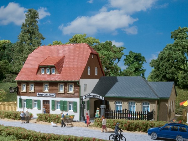 Auhagen 12239 H0/TT-Modellbausatz, Dorfgasthaus