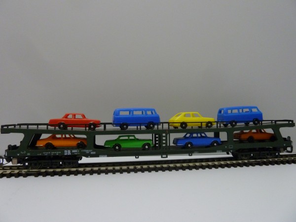 Krüger-TT-Modellbahn 9318 TT-Autotransportwagen mit Fahrzeuge, Ep. IV, eingestellt bei der DR