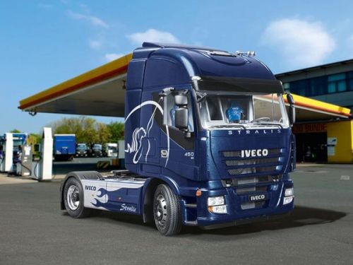 Revell-Fahrzeugmodell, 07423 Truck-Modellbausatz "Iveco Stralis"