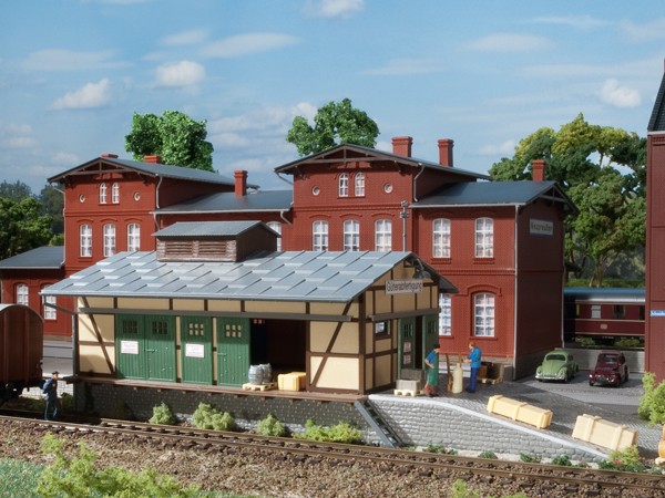 Auhagen 11351 H0-Modellbausatz, "Güterschuppen / Lagerhalle"