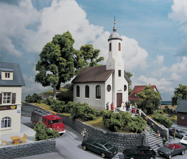 Piko 61825 H0-Modellbausatz, Dorfkirche St. Lukas