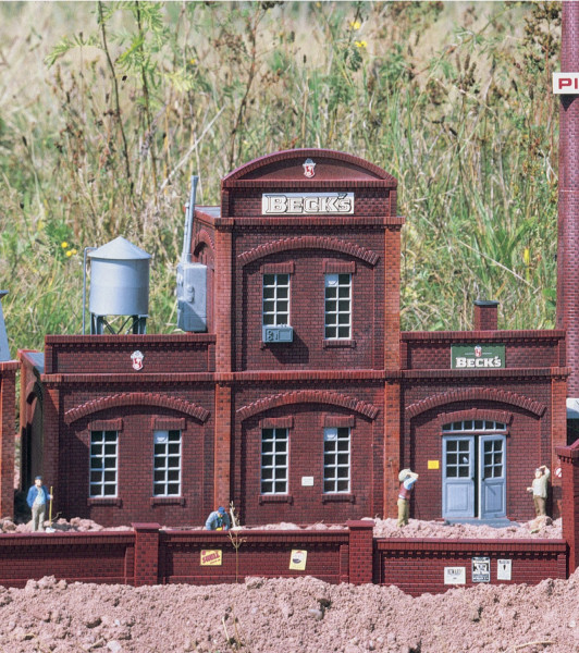 Piko 62014 G-Bahn-Modellbausatz, Brauerei Hauptgebäude