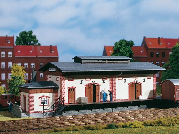 Auhagen 11399 H0-Modellbausatz, "Güterschuppen / Lagerhalle"