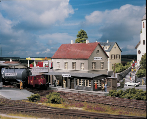 Piko 61820 H0-Modellbausatz, Bahnhof - Burgstein