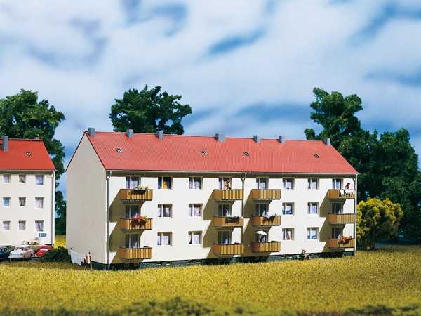 Auhagen 13332 TT-Modellbausatz, Mehrfamilienhaus