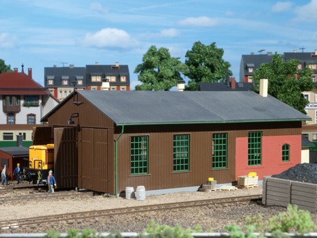 Auhagen 11332 H0-Modellbausatz, "Lokschuppen - zweiständig"