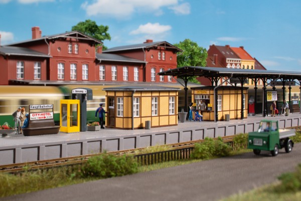Auhagen 11452 H0-(Modellbausatz)/Ausgestallung, Bahnhofsausstattung, ab der Epoche II
