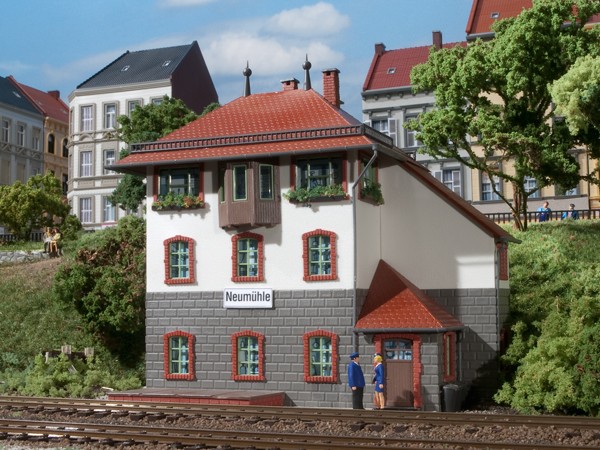 Auhagen 11373 H0-Modellbausatz, "Stellwerk Neumühle"