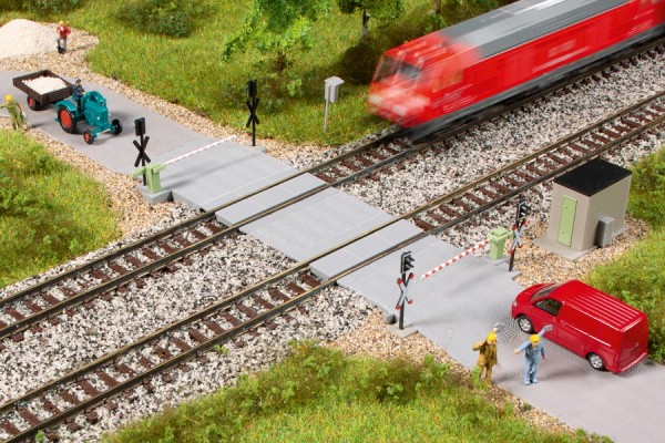 Auhagen 44649 N-Ausgestaltungs-Zubehör, Bahnübergang - Halbschranke