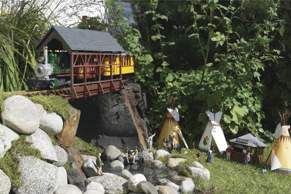 Piko 62116 G-Bahn-Modellbausatz, Überdachte Brücke