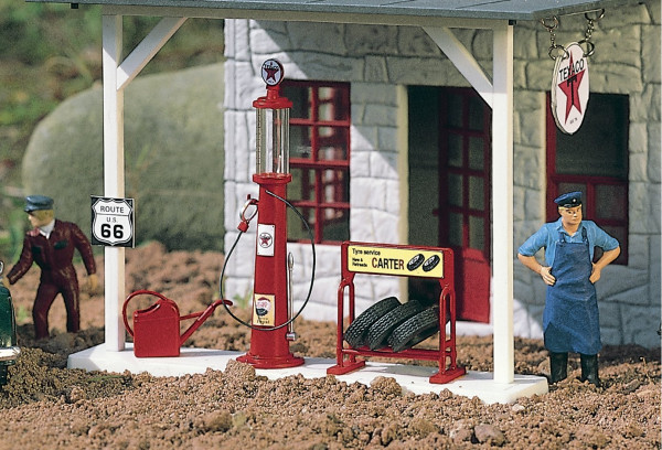 Piko 62286 G-Bahn Zubehör für Ausschmückung, Antike US-Zapfsäule mit Zubehör