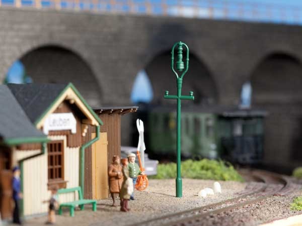 Auhagen 42637 H0/TT-Ausgestaltungs-Zubehör, Oldtimer-Bahnsteiglampenattrappen